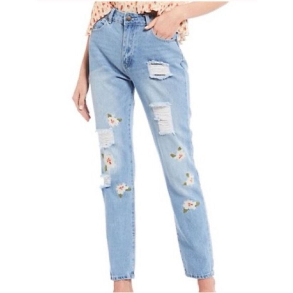 Chelsea &โViolet Light Blue Embroidered Distressed Boyfriend Jeans